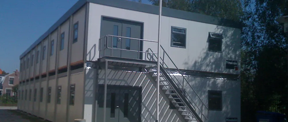 Two-storey modular building with an external staircase